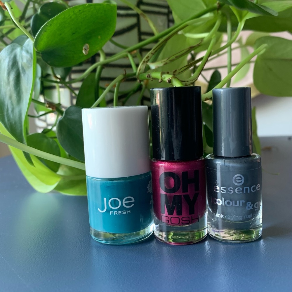 Free with bundle- nail-polish bundle
